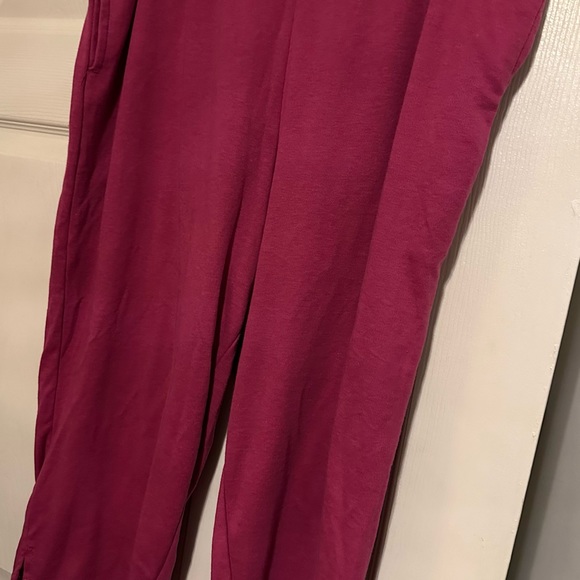 Woman Within Capri Set pit to pit 27” shoulder down 26” Capris have pockets - Picture 4 of 5